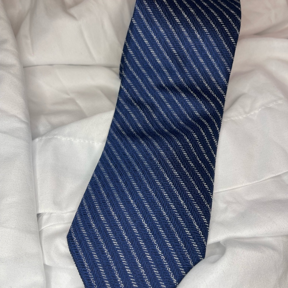 Robert Talbott Navy and White Diagonal Striped Tie 70% wool 30% silk